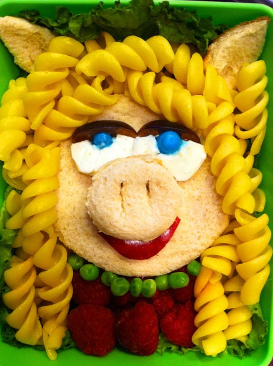 http://twistedsifter.com/2012/05/mom-turns-sons-lunches-into-works-of-art/
